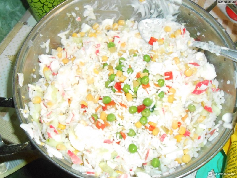 Крабовый салат из гавайской смеси