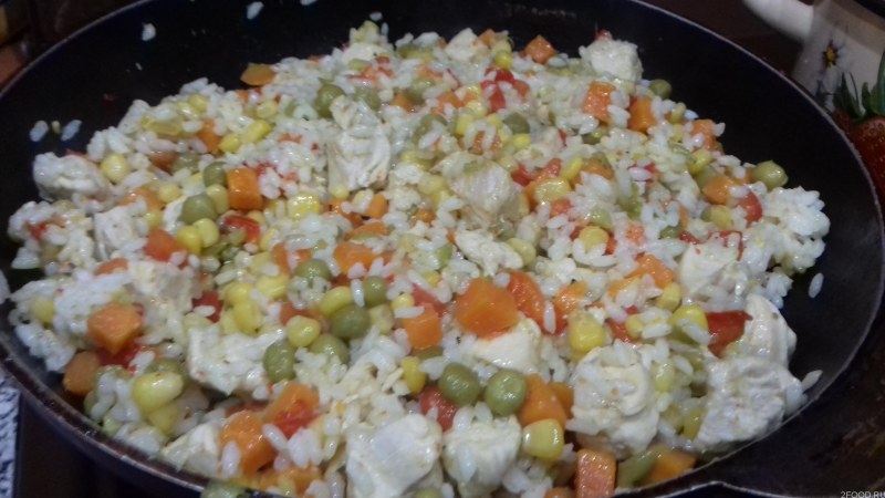 Салат с гавайской смесью и крабовыми палочками