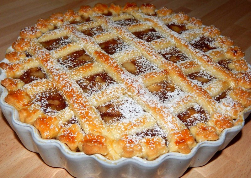 Открытый пирог с яблоками в духовке