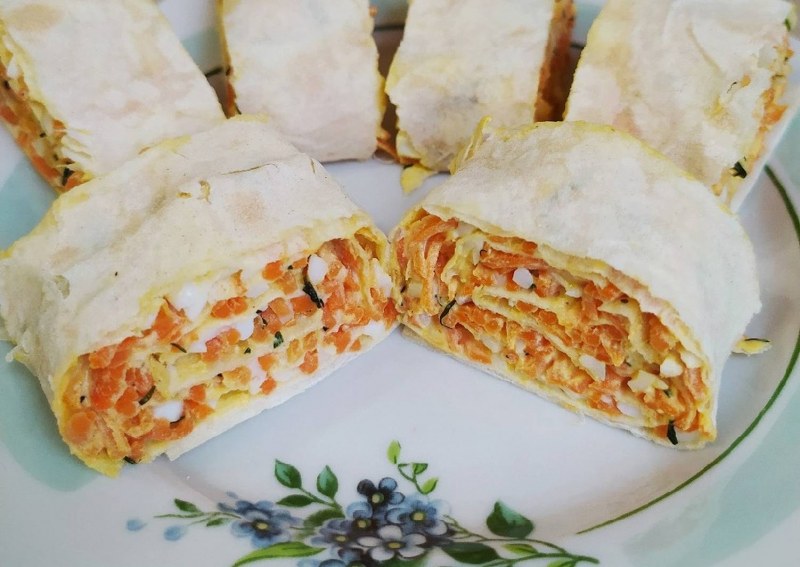 Лаваш с корейской морковкой