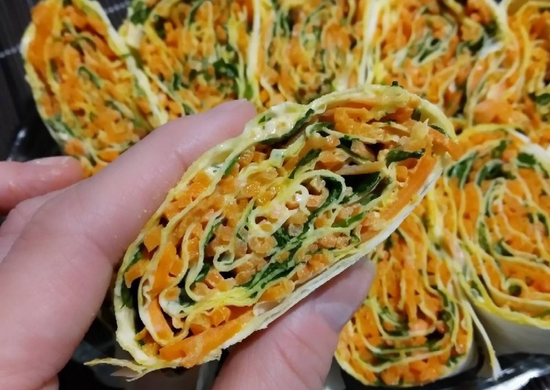Рулетики из лаваша с корейской морковкой