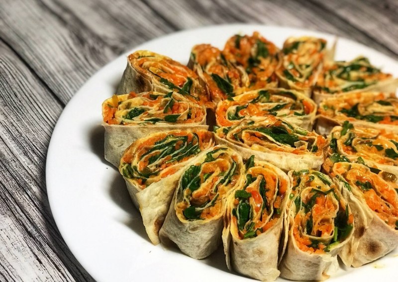 Лаваш с корейской морковкой