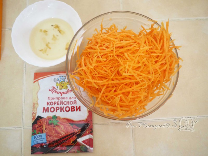 Рулет из лаваша с крабовыми палочками и яйцом