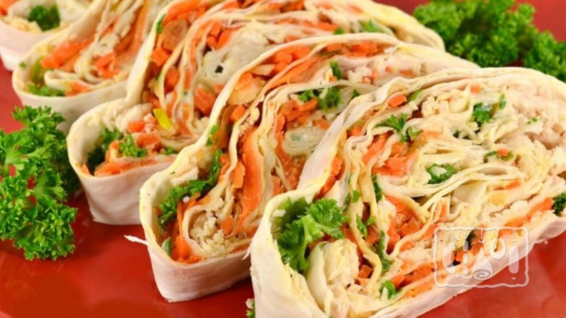 Рулет из лаваша с корейской морковью