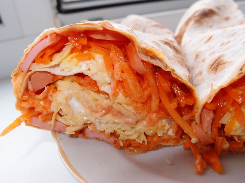 Рулет с корейской морковкой в лаваше