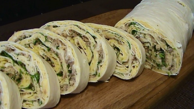 Рулет с лавашом и корейской морковкой