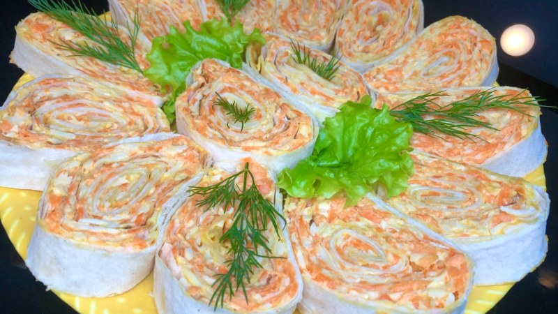 Рулетики из лаваша с корейской морковкой