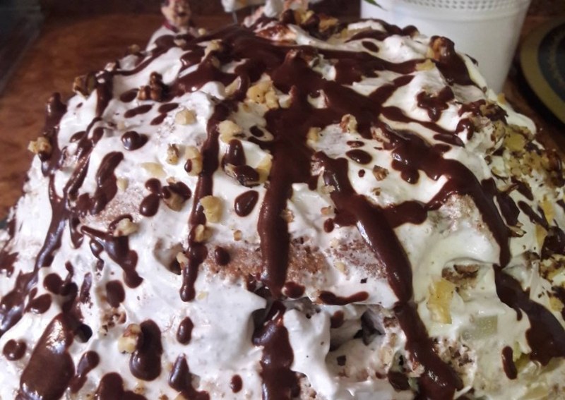 Панчо с ананасами и грецкими орехами