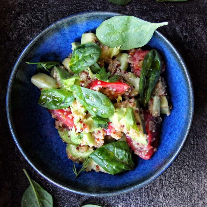 Салат с кускусом и помидорами