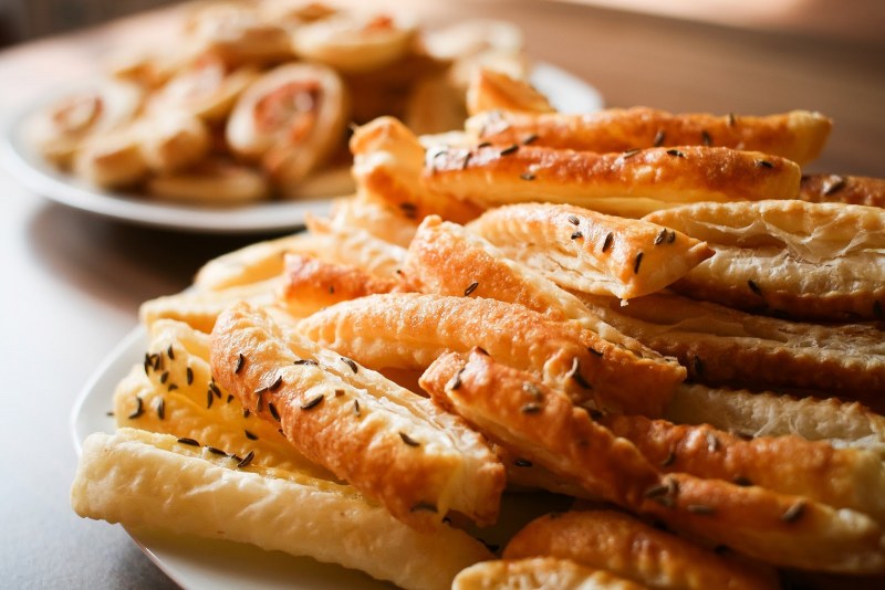 Хлебные палочки гриссини с кунжутом