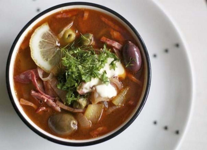 Солянка мясная со сметаной