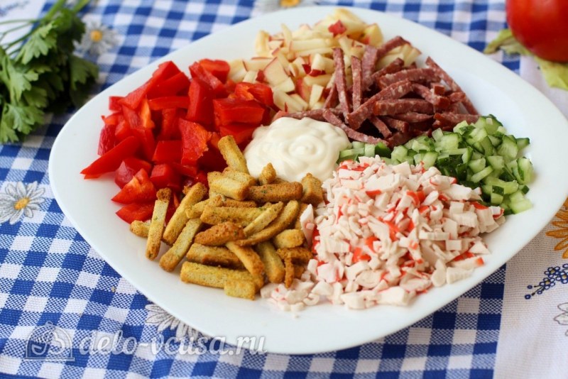 Салат Радуга с кириешками