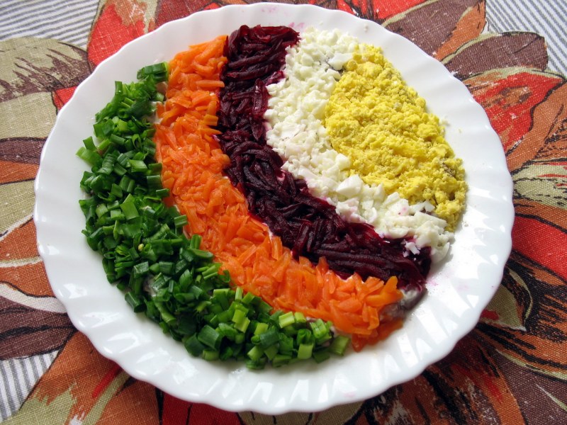 Салат Радуга кукуруза кириешки
