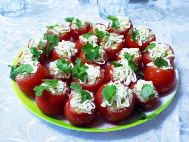 Корзинка из помидора