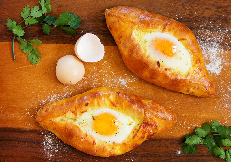 Хачапури по аджарски с беконом фуд фото