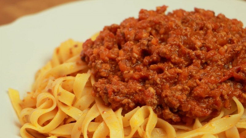 Макарошки с фаршем и томатной пастой