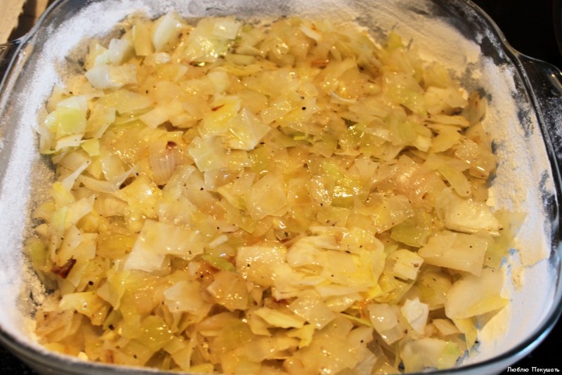 Салат из белокочанной капусты с морковью и яблоками