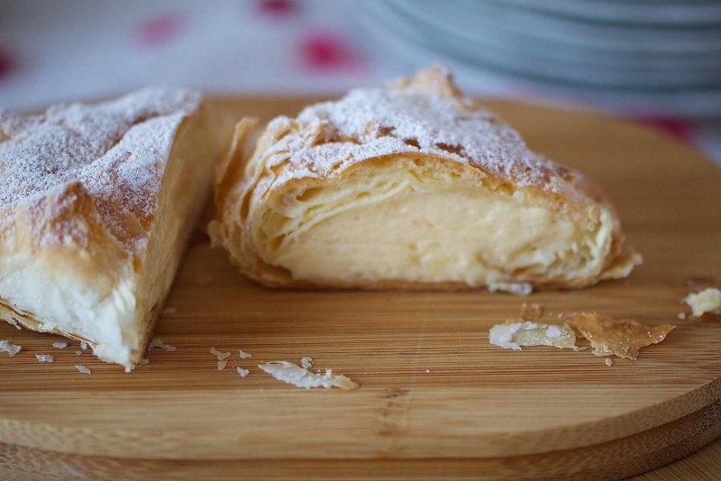 Слоеные пироги с сыром