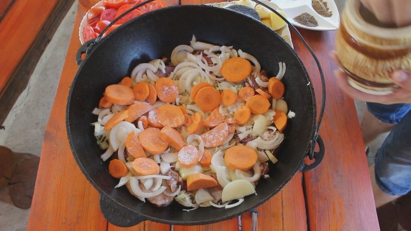 Плов в Казани из говядины на костре