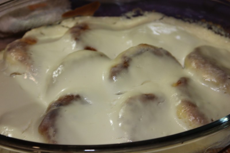Сырники в сметанной заливке