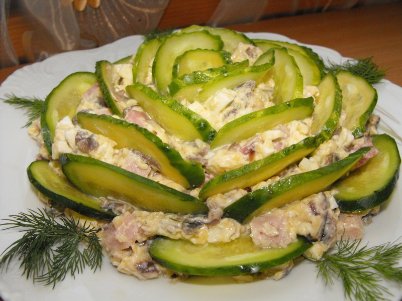 Салат из киви с курицей