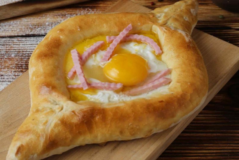 Хачапури по аджарски с беконом