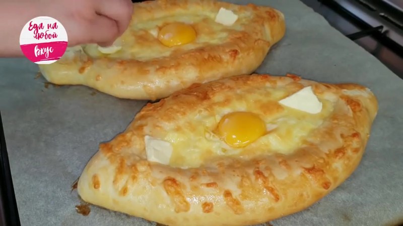 Хачапури по аджарски с беконом