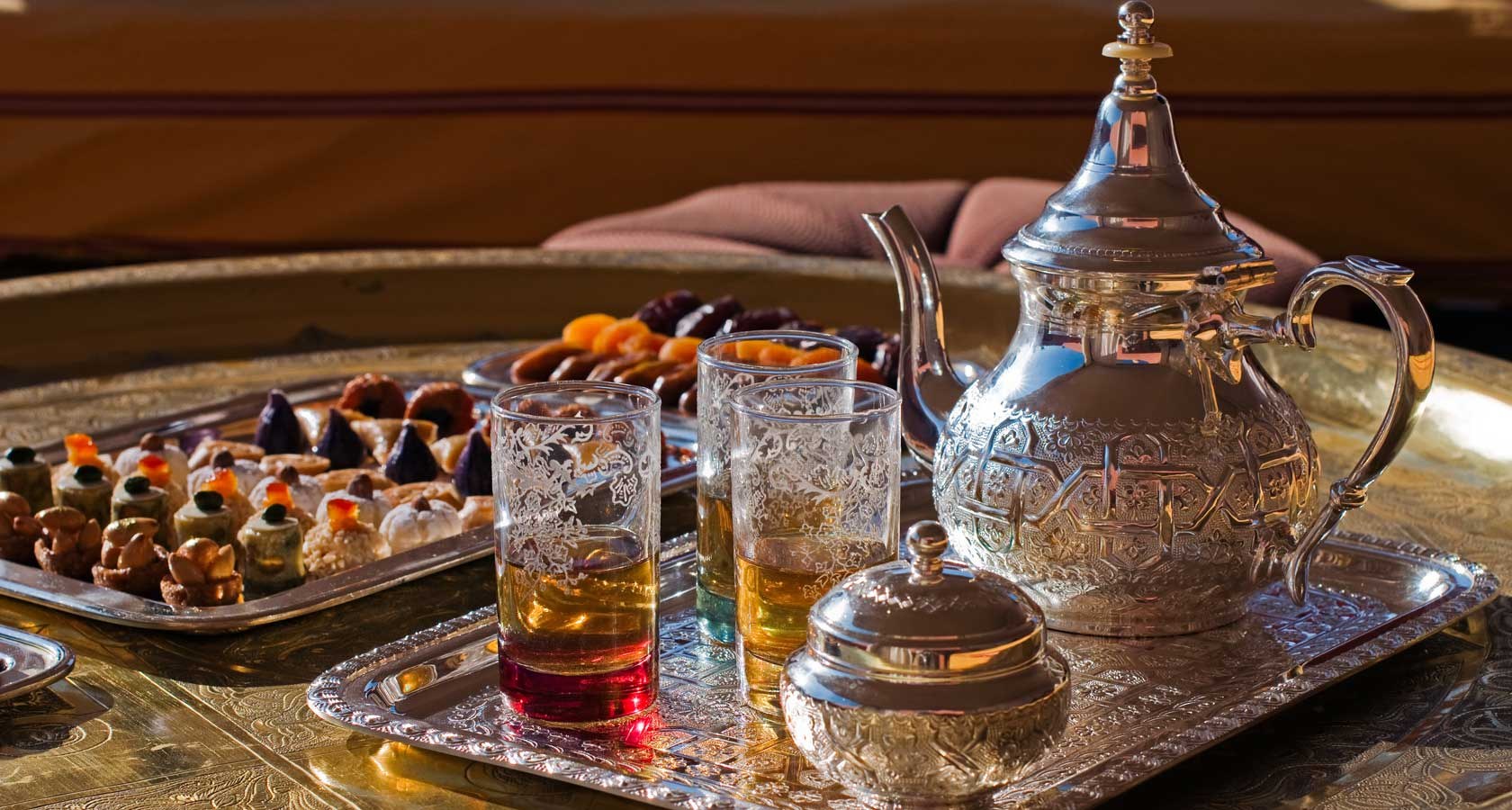 Марракеш чисто по душам. Мятный чай по-мароккански. Мятный чай Марракеш Марракеш. Марокканский чай в Марокко. Марокканский чай (thé Vert)..