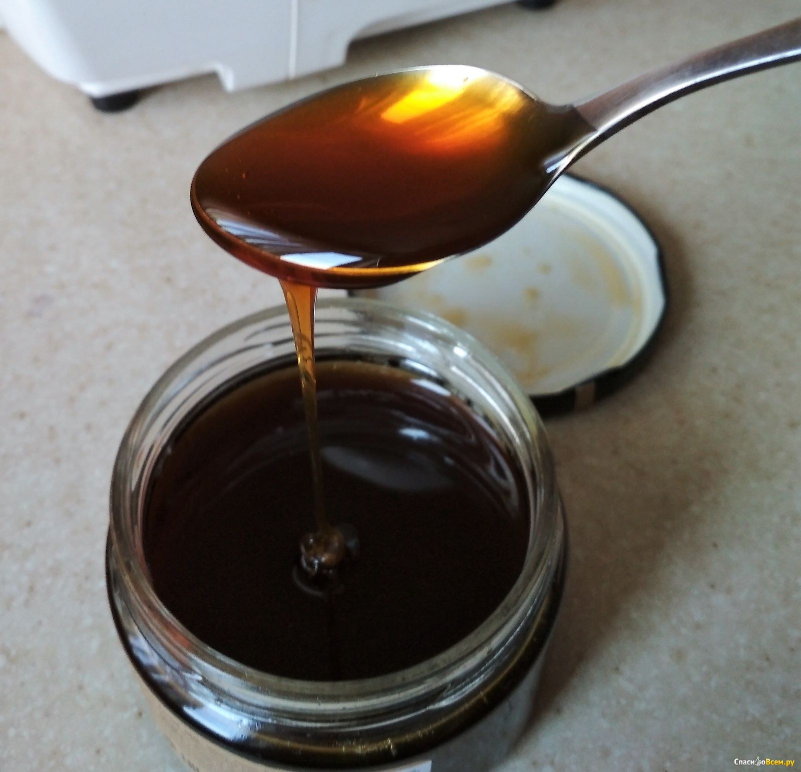 Почему мед темный. Гречишный мёд. Темный гречишный мед. Гречишный мед цвет. 3) Гречишный мёд.