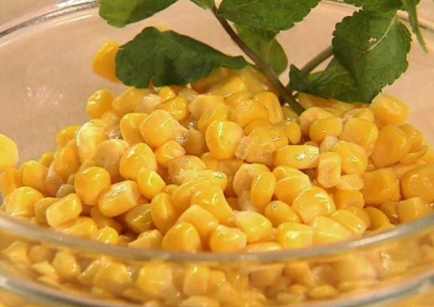 Кукуруза консервированная рецепты с фото. Кукуруза консервированная. Кукуруза консервированная домашняя. Консервирование кукурузы. Маринованная кукуруза.