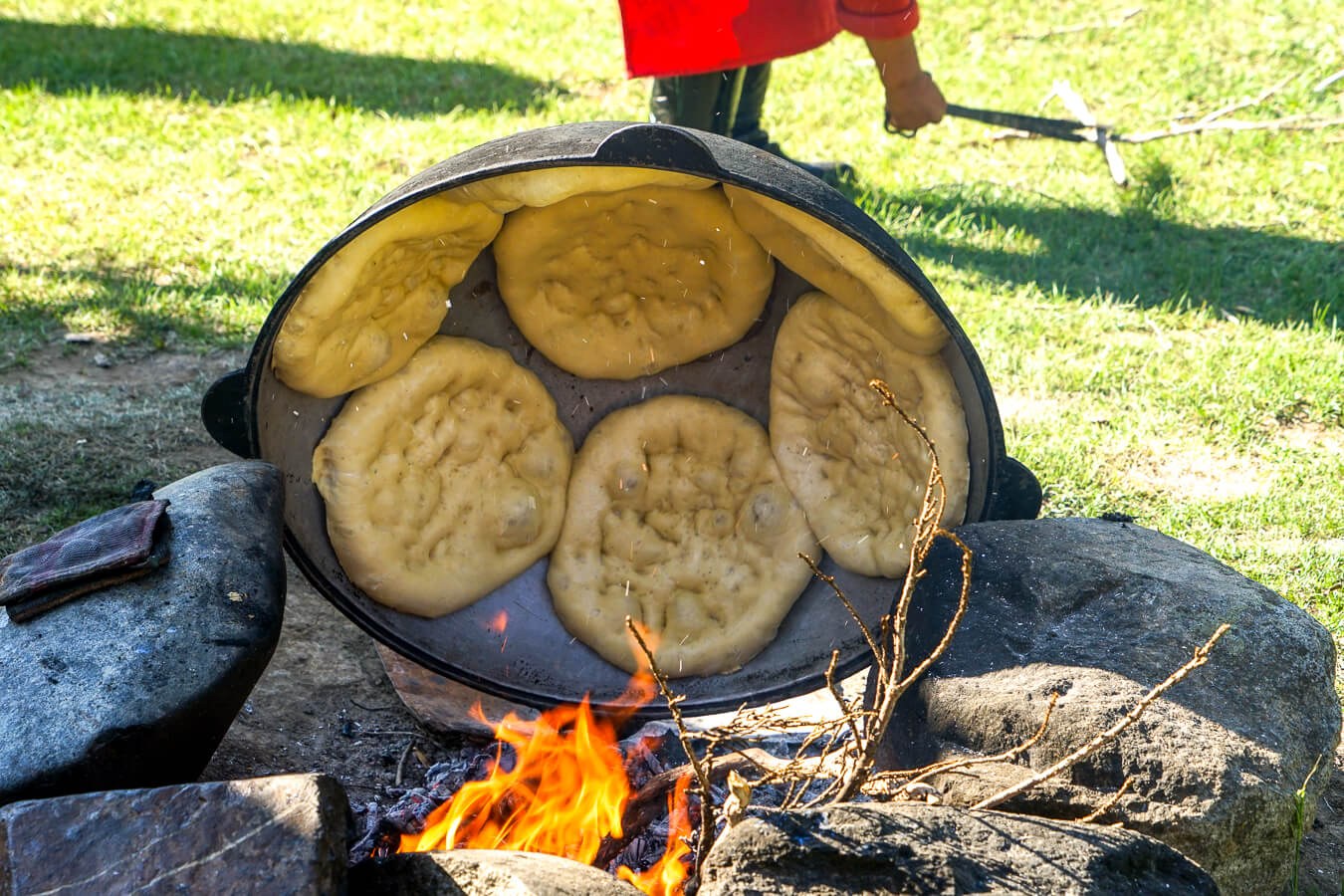 Киргизы блюда. Кыргызская еда. Кыргызская Национальная кухня. Традиционная Киргизская кухня. Кыргызкая традицонные блюда.