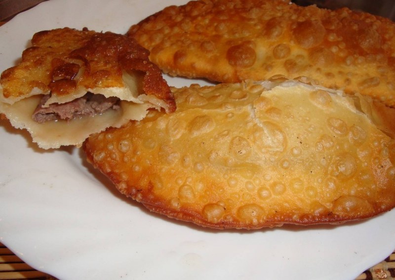 Вкусное тесто для чебуреков пузырчатое и хрустящее