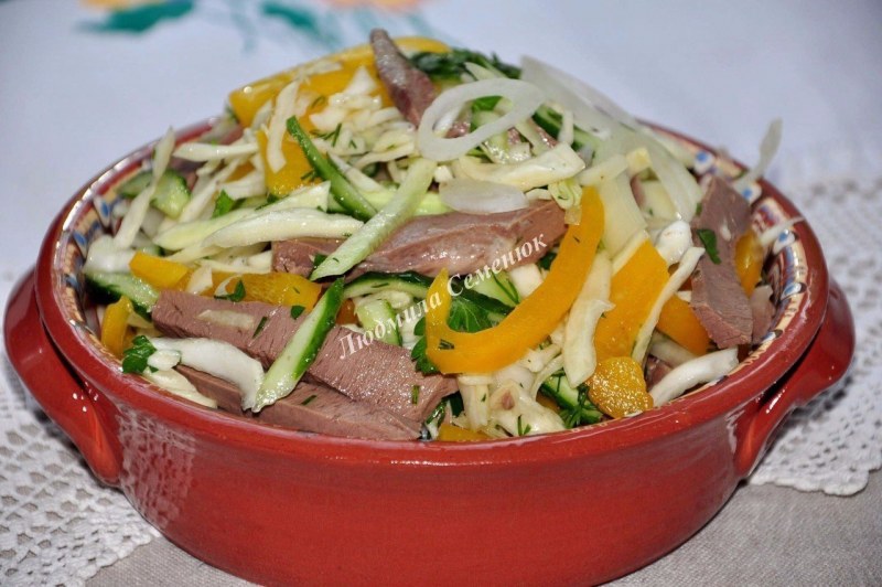 Баварский салат с охотничьими колбасками и картошкой
