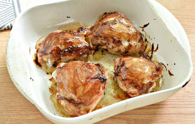 Куриные бёдрышки в сметанном соусе