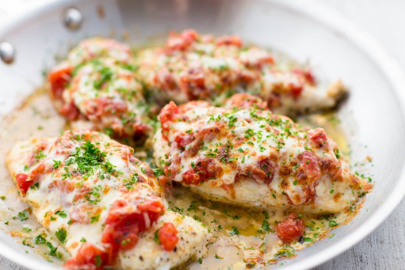 Куриное филе запеченное с овощами