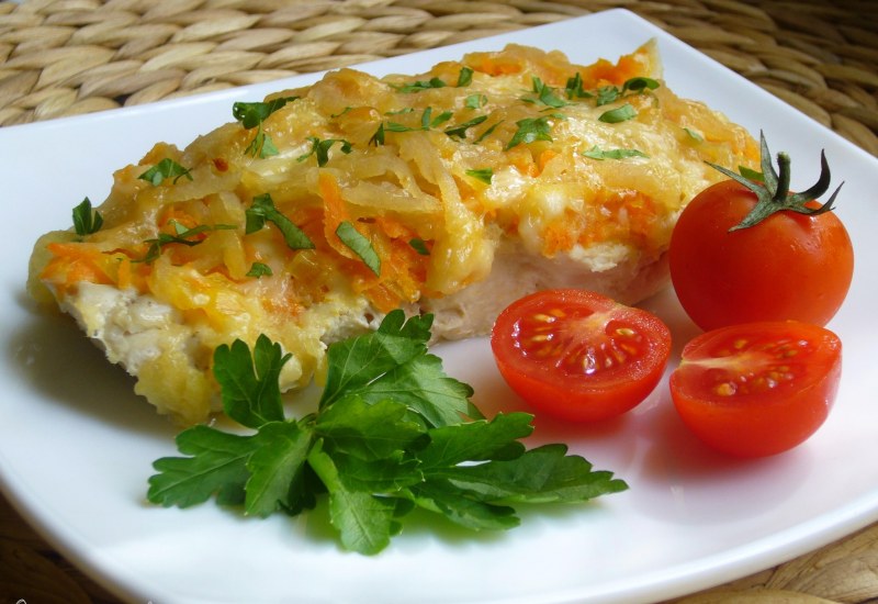 Филе минтая с овощами