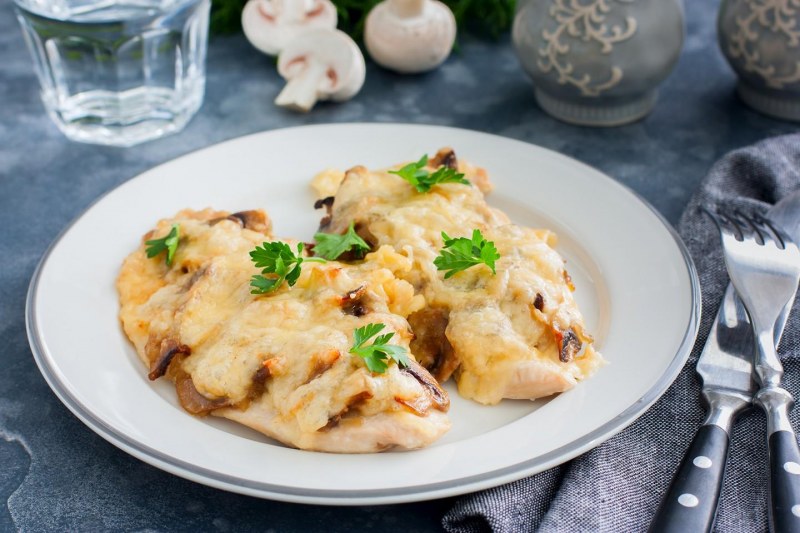 Куриное филе под сыром