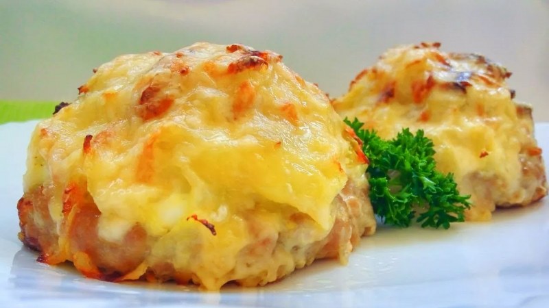 Куриная грудка в шубке под сыром