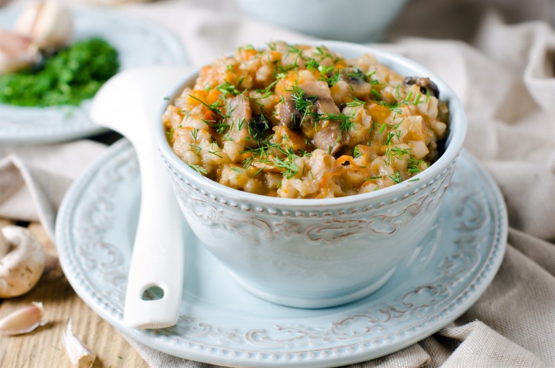 Плов из перловки с курицей