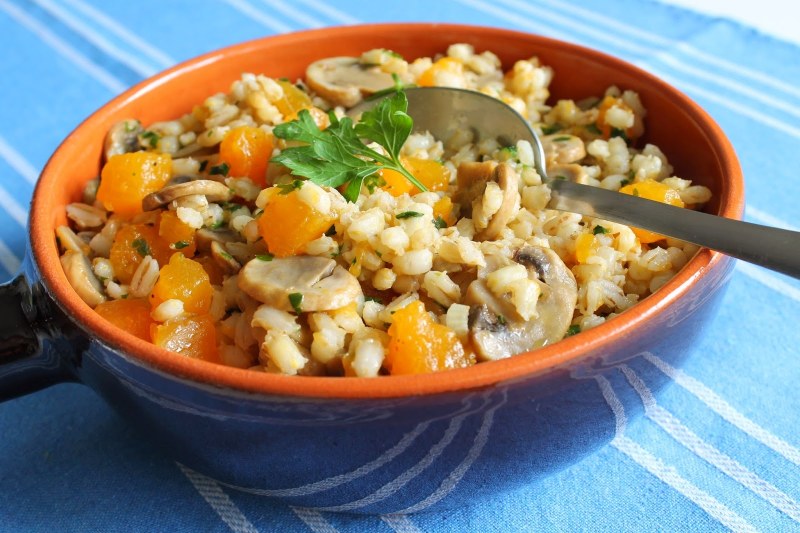 Перловая каша с грибами и овощами