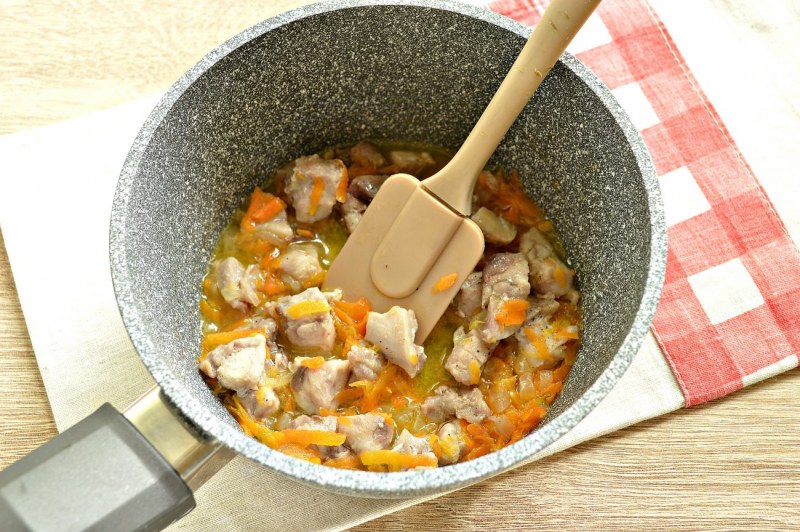 Вкусная перловая каша с овощами