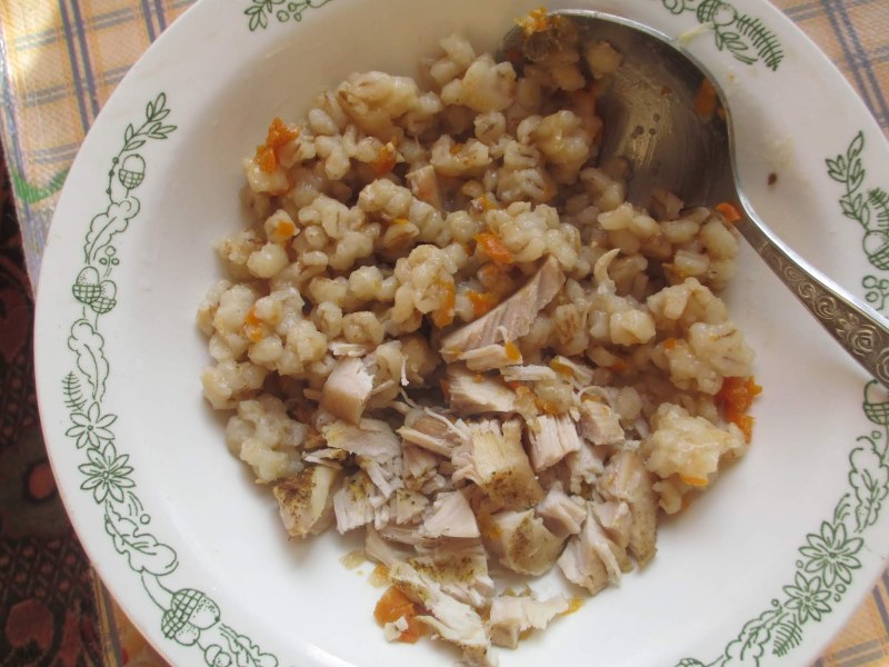Перловая крупа с тушенкой