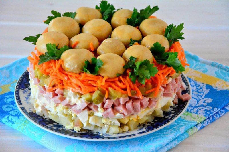 Салат Полянка с ветчиной