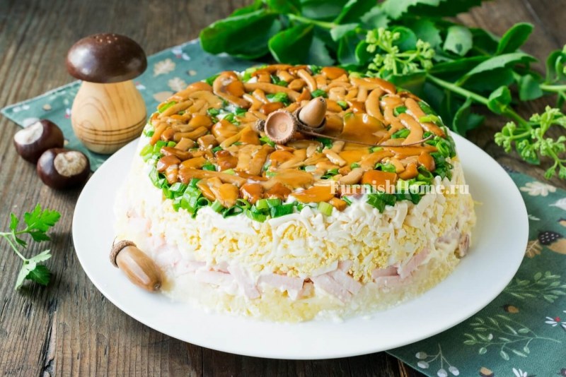 Салат грибная Полянка с шампиньонами и опятами