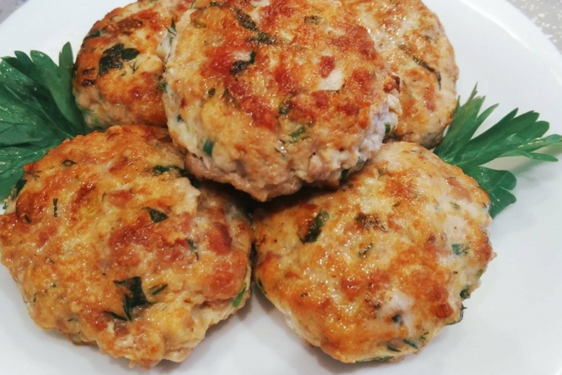 Рубленные котлеты из куриной грудки с сыром