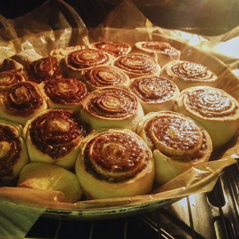 Синнабоны с маком