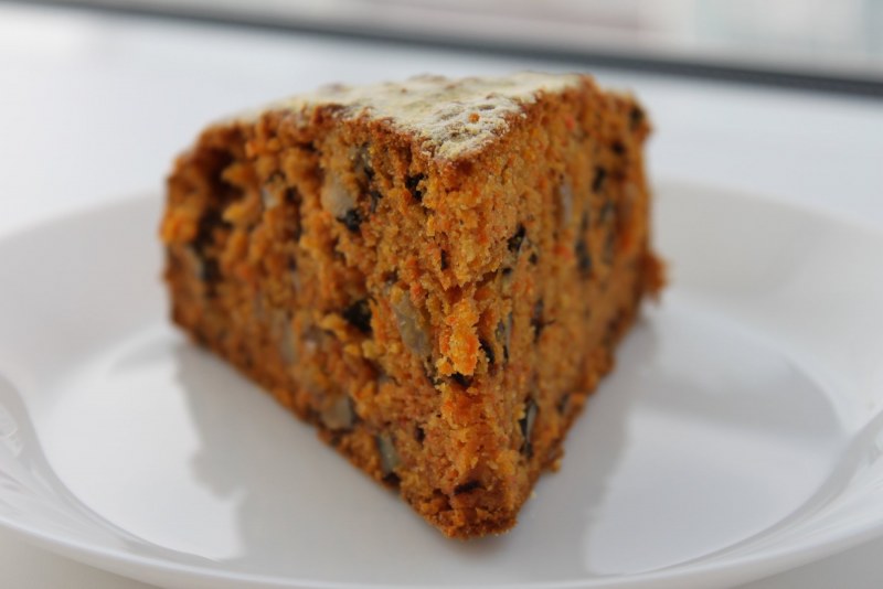 Морковный пирог с орехами