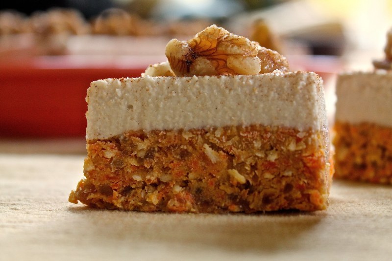 Морковный пирог с грецкими орехами
