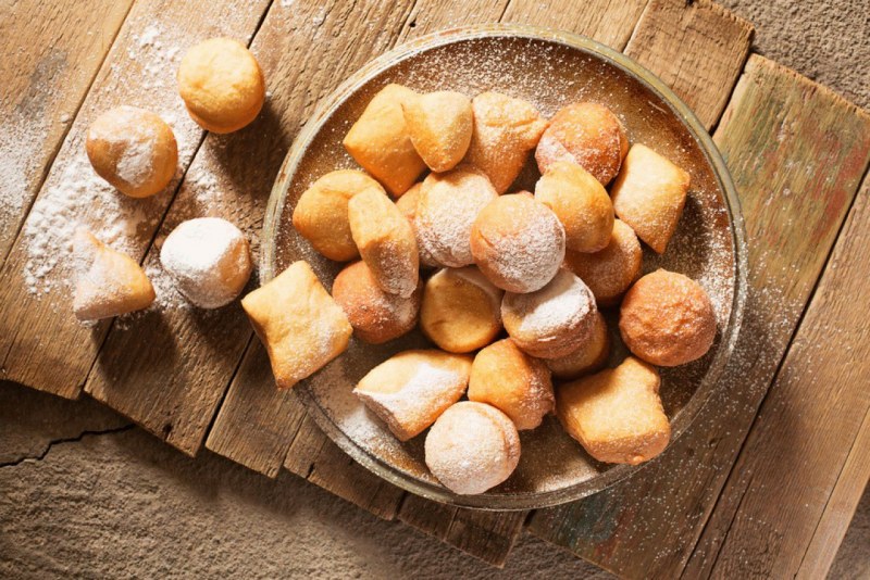 Казахская выпечка баурсаки