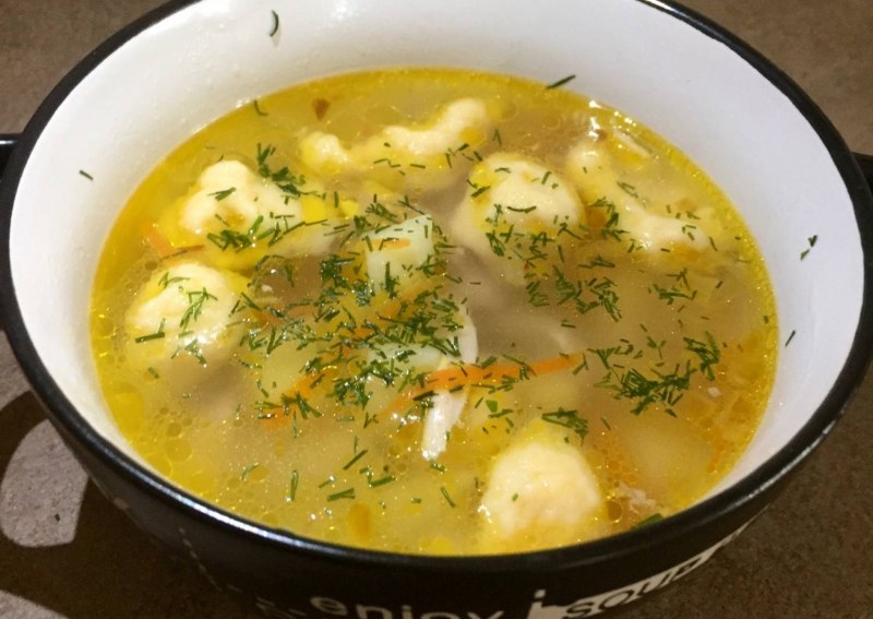 Суп с клёцками на курином бульоне